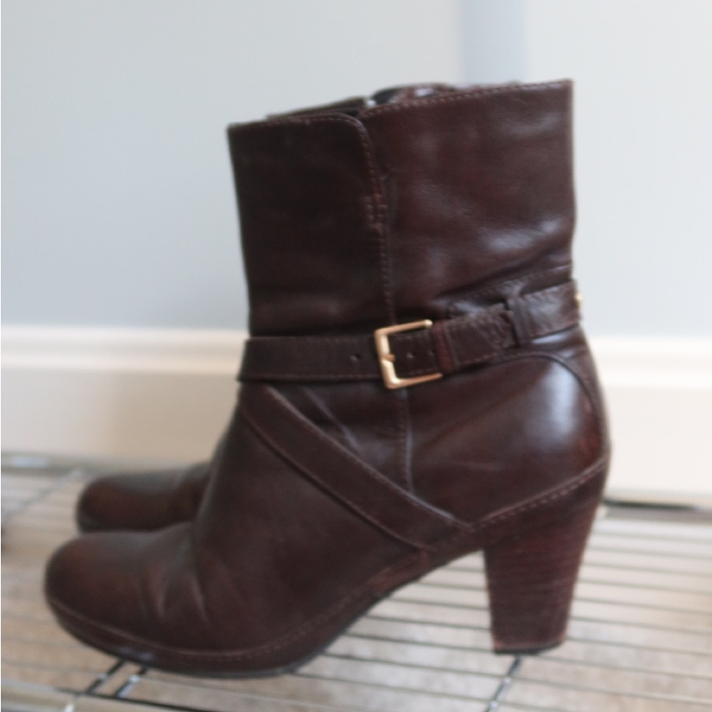 Clarks Elegant Brown Leather Ankle Boots‎